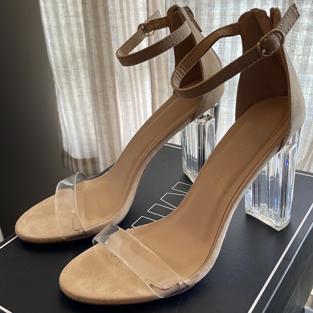 SANDALS! - Picture 2 of 3